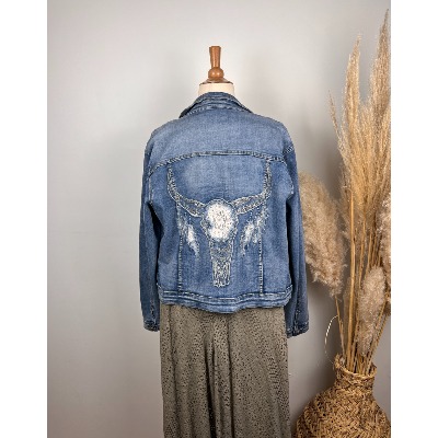 Veste en jean tête de buffle strass et dentelle bohème