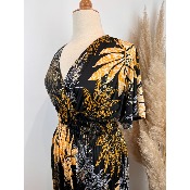 Robe longue magique du 38 au 52 imprimée feuillage orangé fond noir