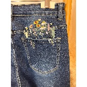 Jean coupe mom foncé brodé poche dos grande taille