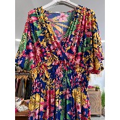 Robe longue magique du 38 au 52 imprimée fleurs roses fond bleu