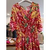 Robe longue magique du 38 au 52 imprimée fleurs roses fond rouge